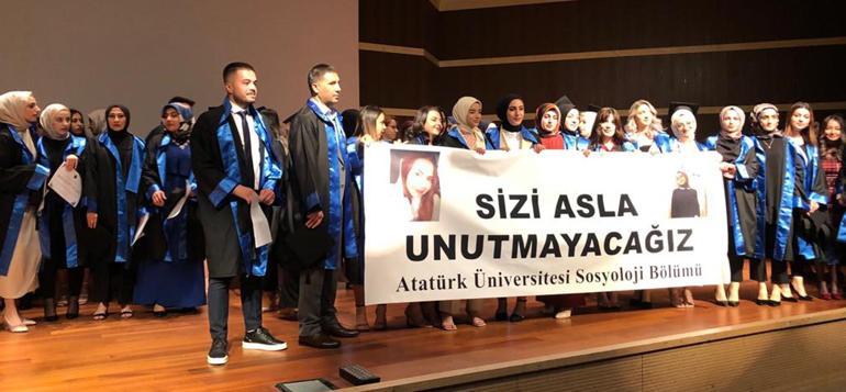 Kazada ölen üniversiteli Zeynep ve Nezahat, mezuniyet töreninde unutulmadı