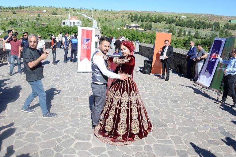 Tarihi On Gözlü Köprüde 8 yaşındaki Delalden piyano resitali