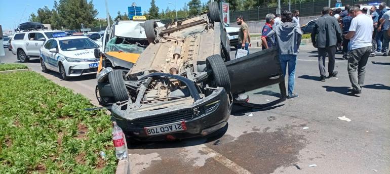 Diyarbakırda takla atan otomobil, taksiye çarptı: 1 ölü, 2 yaralı