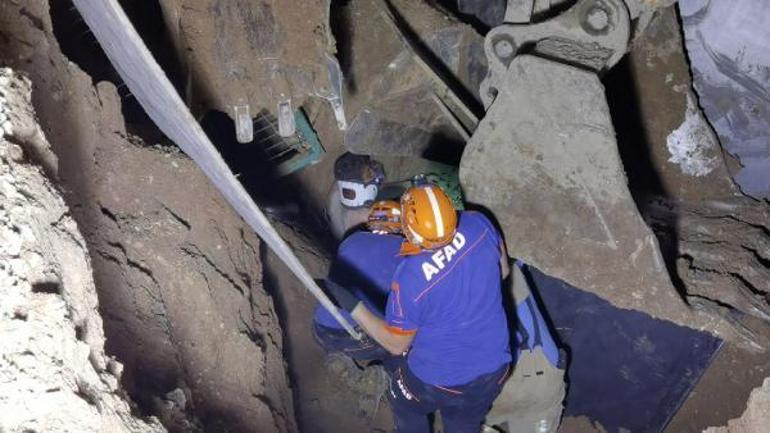 Göçük altında kalan işçi 8 saatlik çalışma sonucu kurtarıldı