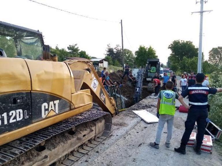 Göçük altında kalan işçi 8 saatlik çalışma sonucu kurtarıldı