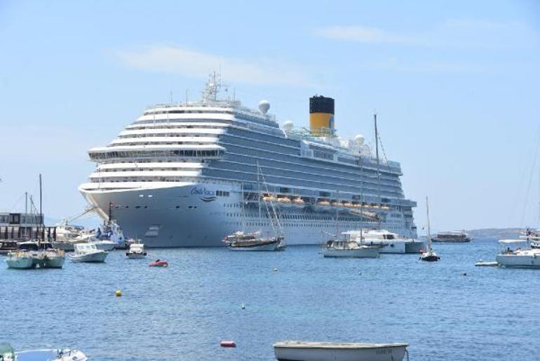 Costa Venezia ile 1339 turist Bodrumda
