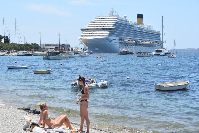 Costa Venezia ile 1339 turist Bodrumda