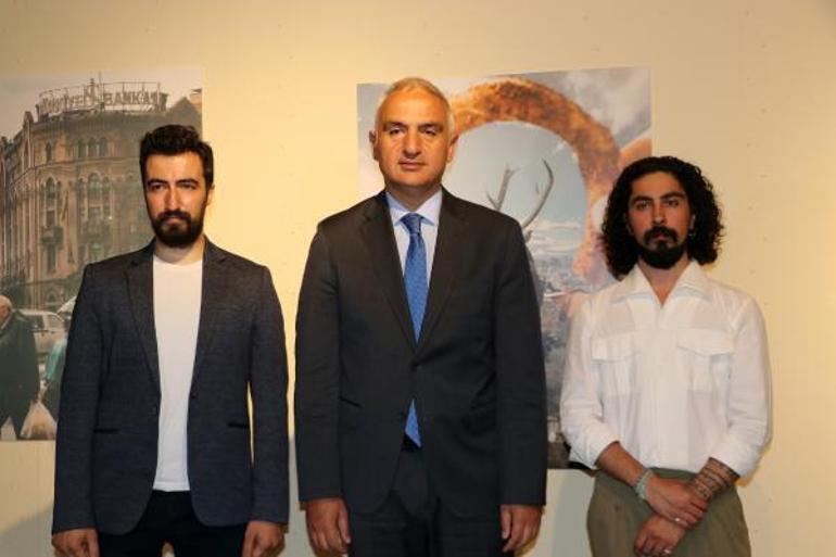Bakan Ersoy, Başkent Kültür Yolu Festivali sergilerini gezdi
