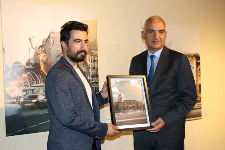 Bakan Ersoy, Başkent Kültür Yolu Festivali sergilerini gezdi