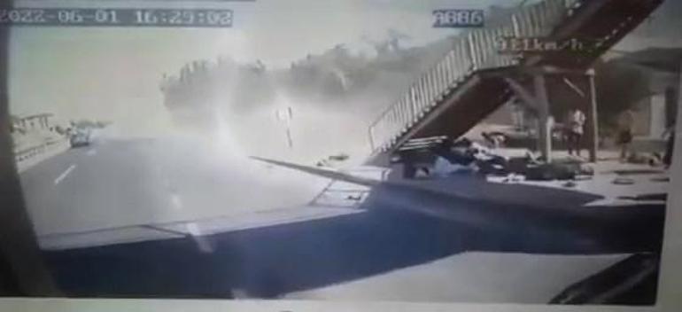 Kumburgazda 2 öğrencinin öldüğü kaza anı araç kamerasında