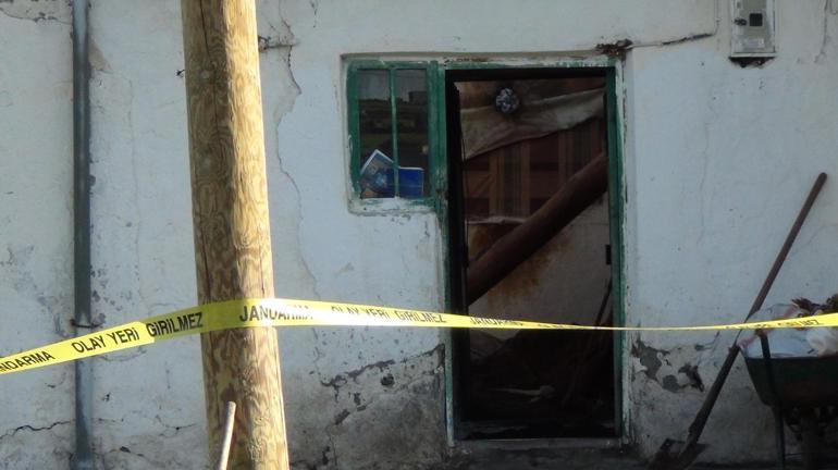 Tavanı çöken evde anne ve 2 oğlu hayatını kaybetti