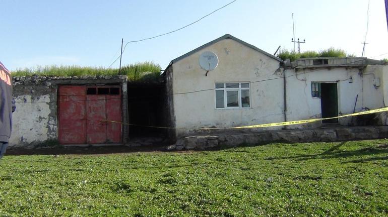 Tavanı çöken evde anne ve 2 oğlu hayatını kaybetti