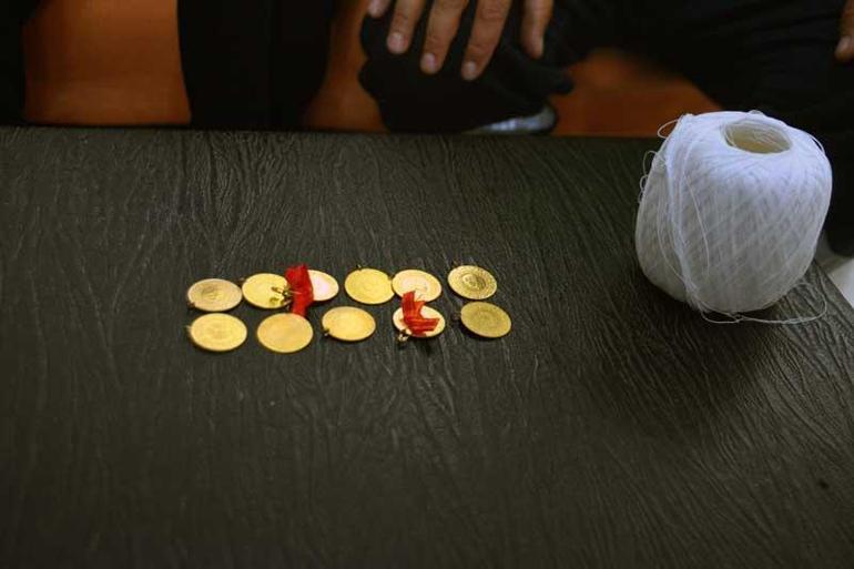 İp yumağına gizlediği 11 Cumhuriyet altınını torunları yanlışlıkla sokağa attı, işçi buldu