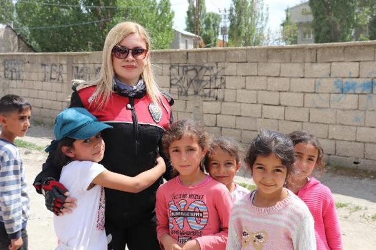 Yunus timi çocuklarla ip atlayıp, misket oynadı