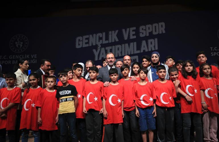 Bakan Kasapoğlu, Şanlıurfa Gençlik ve Spor Yatırımları Protokolü imza törenine katıldı