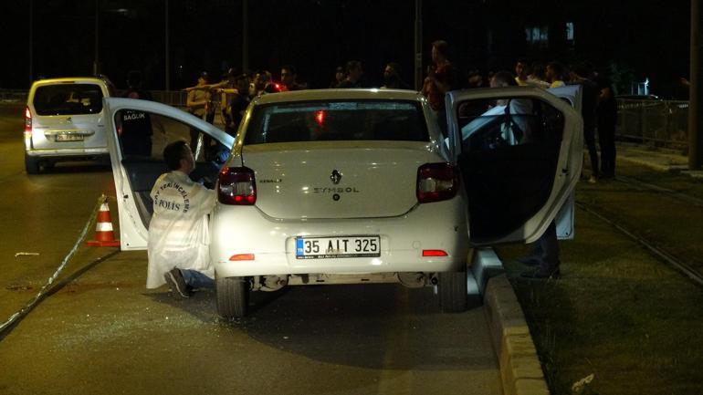İzmirde otomobile uzun namlulu silahla saldırı: 1 ölü 1 ağır yaralı