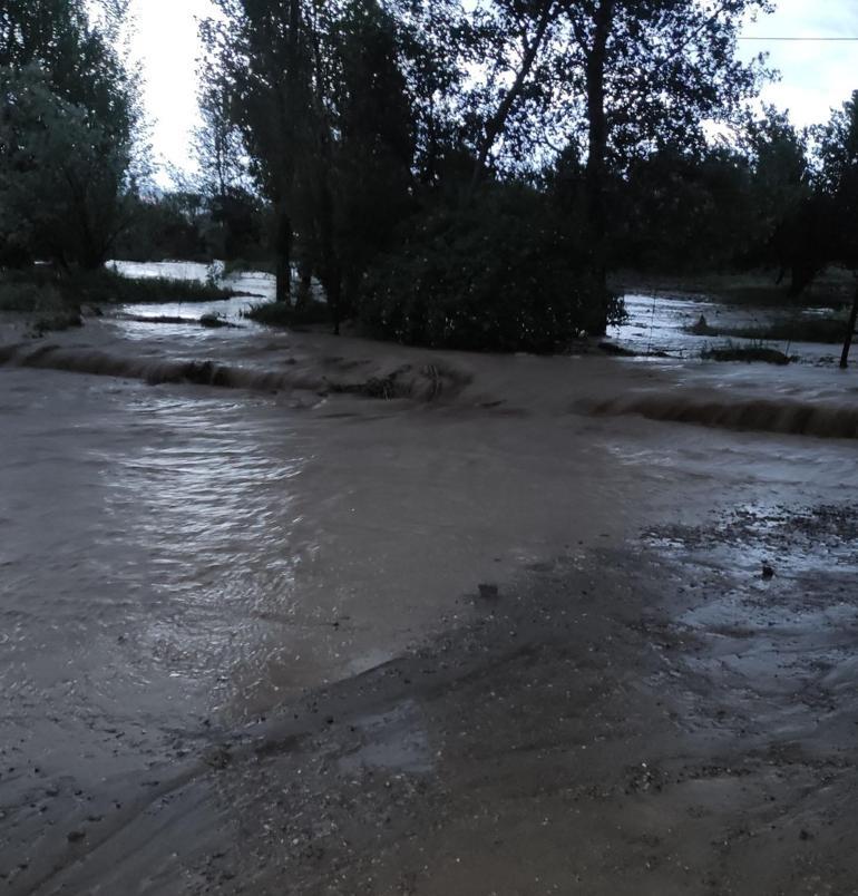 Gemerekte sağanak sele neden oldu