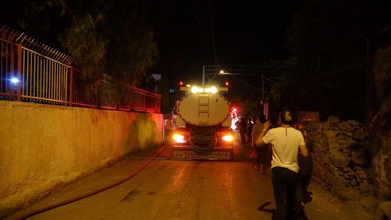 İzmirde okul çatısında yangın