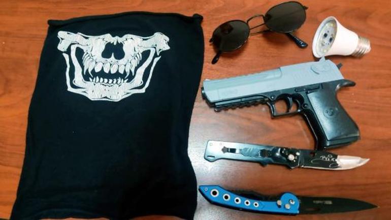 Akaryakıt istasyonunu oyuncak tabancayla soymuş