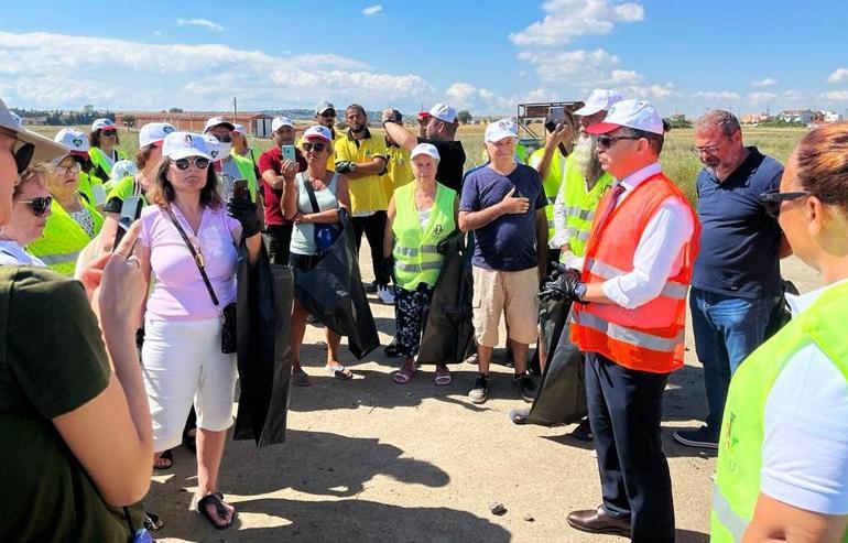 Bolayır sahilinde 250 torba atık toplandı