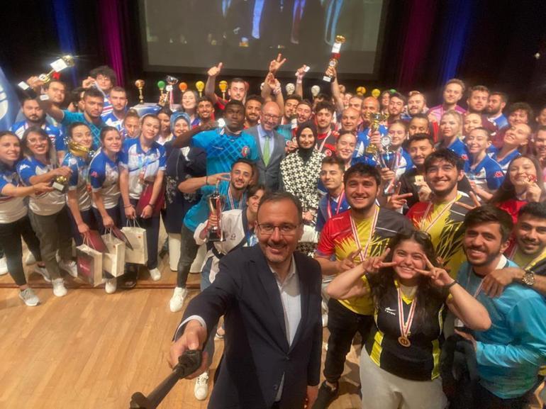 Bakan Kasapoğlu’ndan Anadolu Üniversitesi ve Eskişehirspor’a tesis sözü