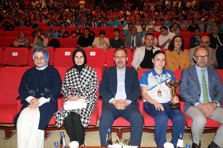 Bakan Kasapoğlu’ndan Anadolu Üniversitesi ve Eskişehirspor’a tesis sözü