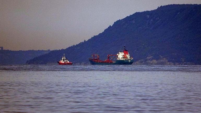 Çanakkale Boğazında makinesi arızalanan gemi demirletildi