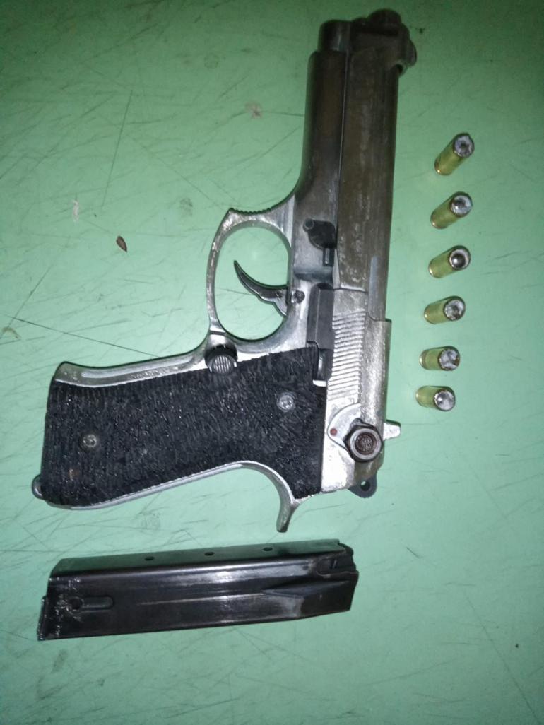 Markette silahlı soygun kamerada