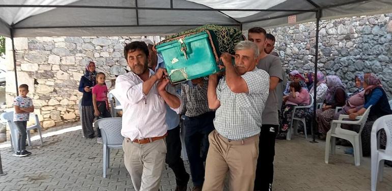 Süt toplama kamyonetinin çarptığı Miraç, son yolculuğuna uğurlandı