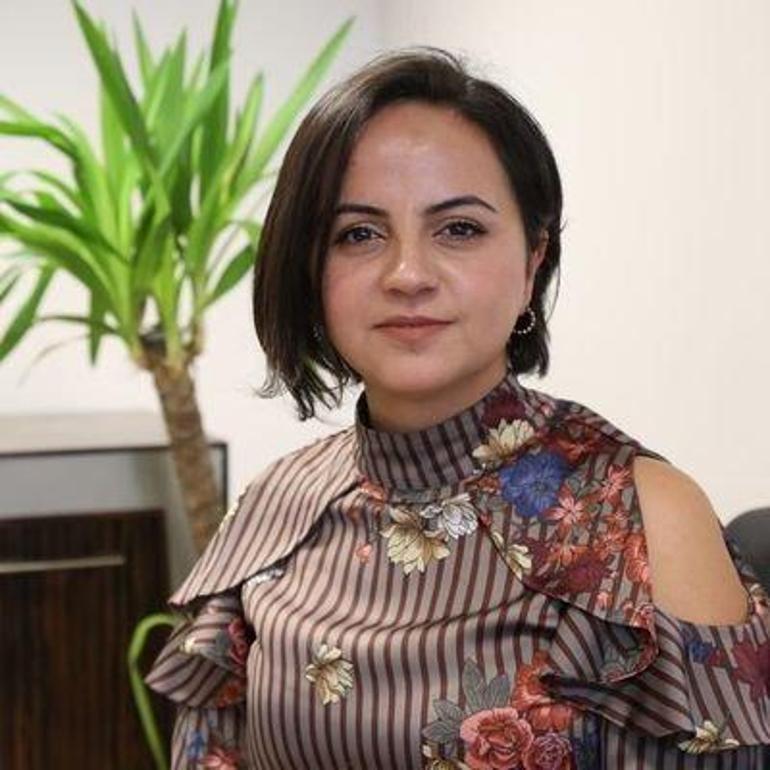 Etek giyen kadın avukat, ‘Kürsünün arkasında anlatın’ denilince konuşmayı bıraktı