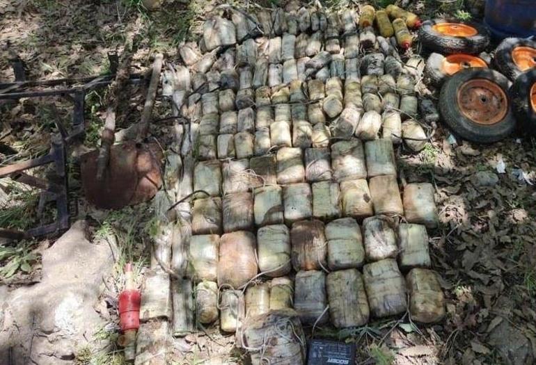 MSB: Pençe-Kilit bölgesinde mağarada çok sayıda silah ve mühimmat ele geçirildi