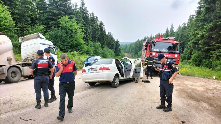 Otomobil TIRla çarpıştı: 2 yaralı