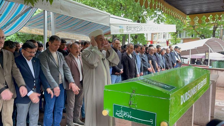 Kına yolundaki kazada ölen 6 kişi toprağa verildi; damat, anneannesinin namazını kıldırdı