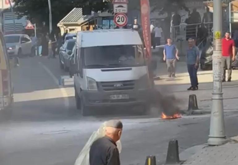 Sultangazide yer altı kabloları alev aldı, minibüs yanmaktan son anda kurtarıldı