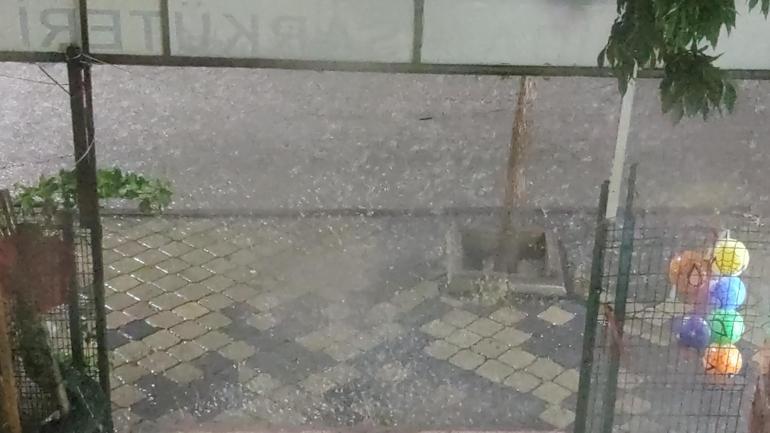 Elazığda sağanak günlük yaşamı olumsuz etkiledi