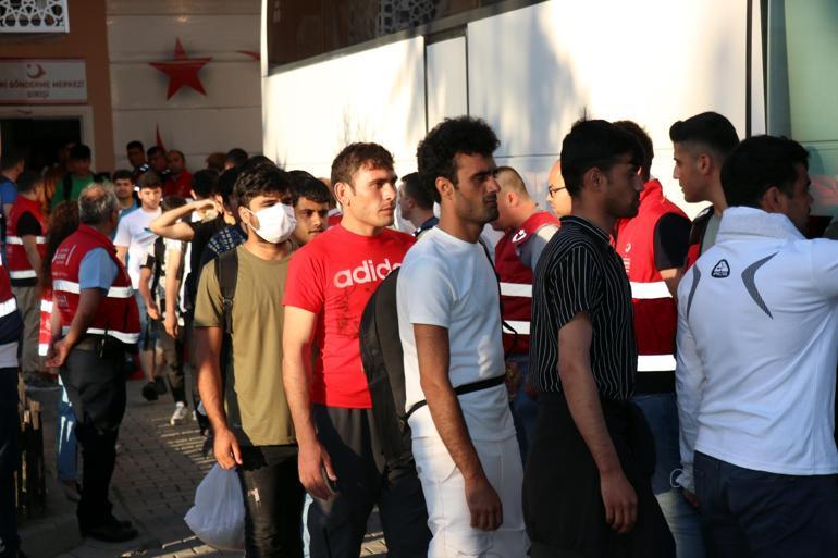 Afgan uyruklu 209 kaçak göçmen, sınır dışı edilmek üzere İstanbula gönderildi