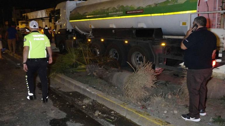 Antalyada otomobil ile motosiklet çarpıştı: 1 ölü, 2 yaralı