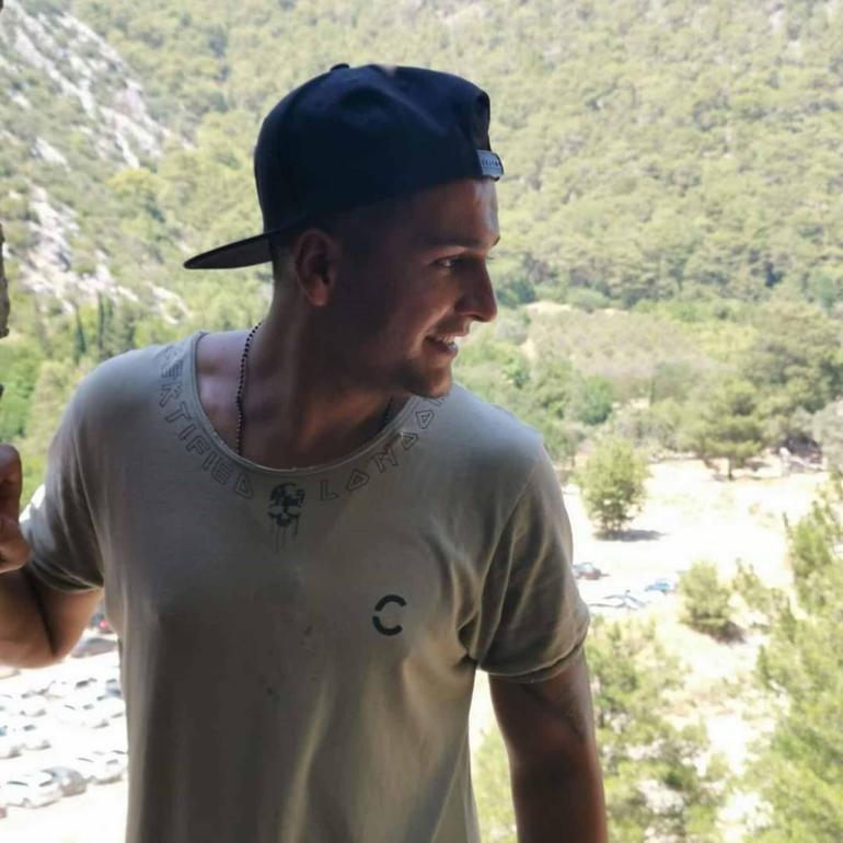 Antalyada otomobil ile motosiklet çarpıştı: 1 ölü, 2 yaralı