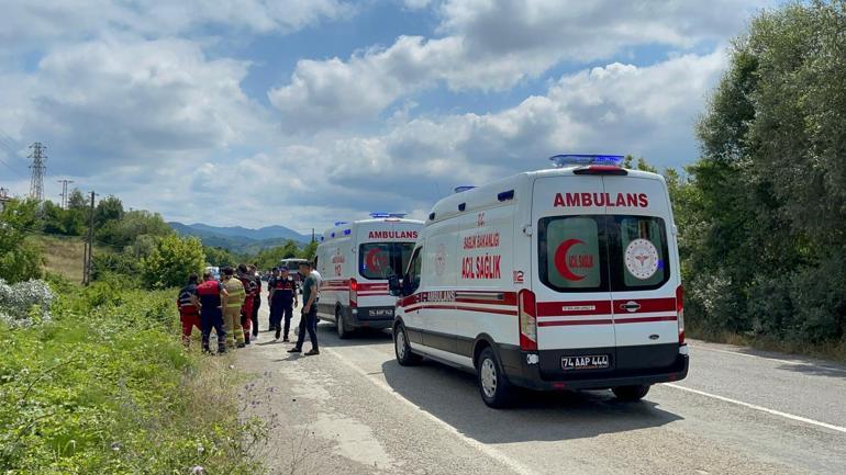 Rehabilitasyon merkezi öğrencilerini taşıyan araç devrildi: 9 yaralı