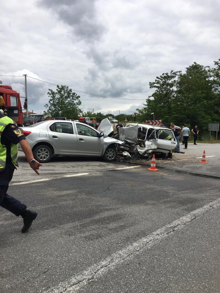 Kocaelide sınav dönüşü otomobiller çarpıştı: 4 yaralı