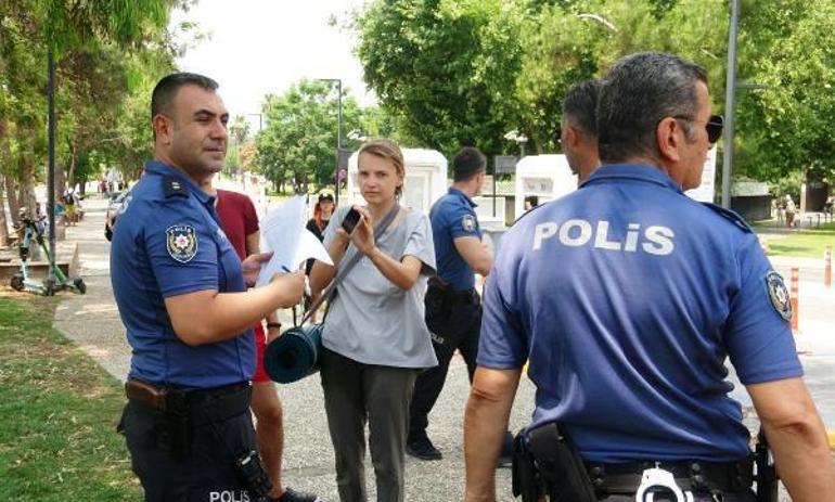 Rus kadın denizdeyken, para dolu çantası çalındı