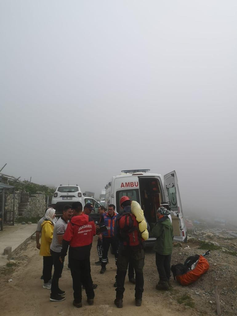 Kaçkarlarda başına kaya parçası düşen dağcı Melike, hastaneye ulaştırıldı