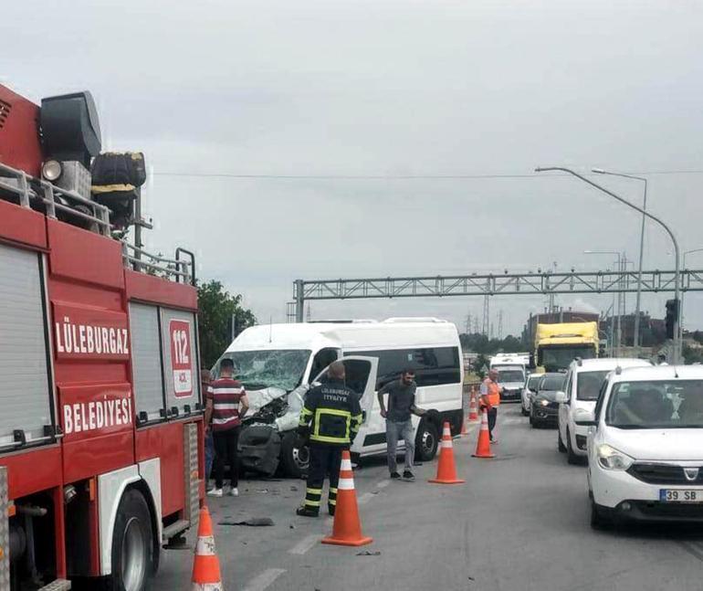 İşçi servis midibüsü ile minibüs çarpıştı: 11 yaralı