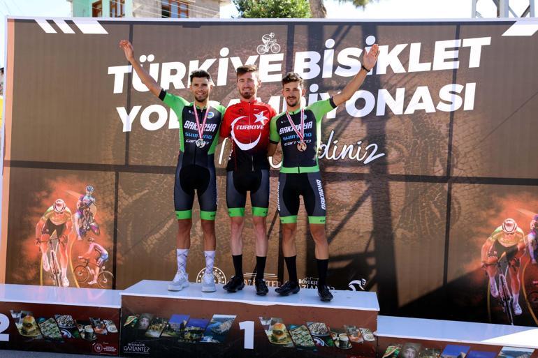 Türkiye Yol Şampiyonasında finale kalan sporculara ödülleri verildi