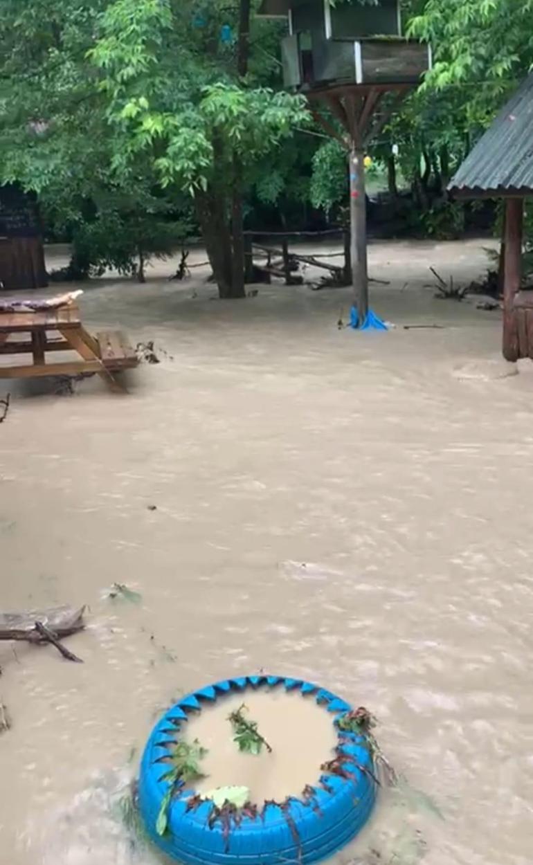 Zonguldak’ta dere taştı; caddeleri su bastı