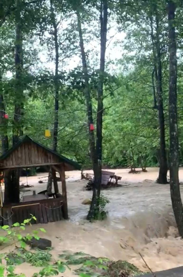 Zonguldak’ta dere taştı; caddeleri su bastı