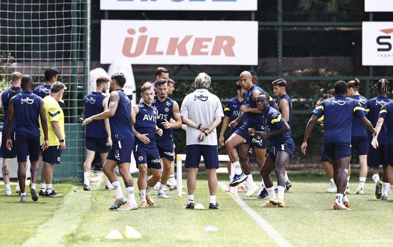 Fenerbahçe’de yeni sezon hazırlıkları çift antrenman ile devam etti