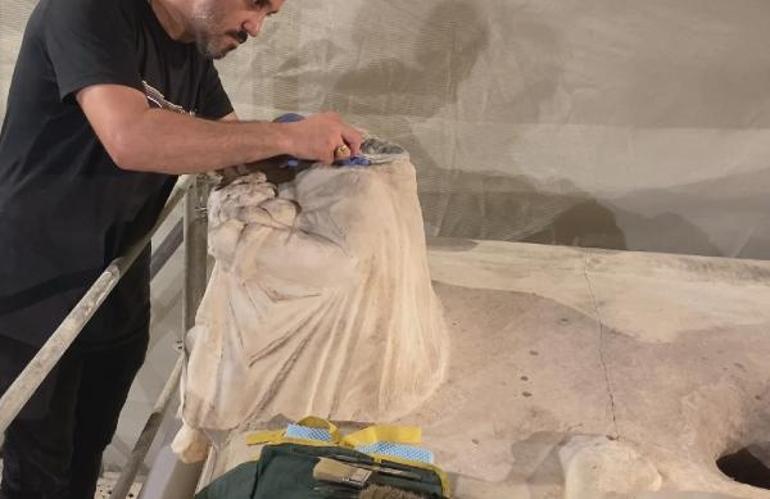 Eros Başı İstanbul Arkeoloji Müzesindeki lahdine kavuştu