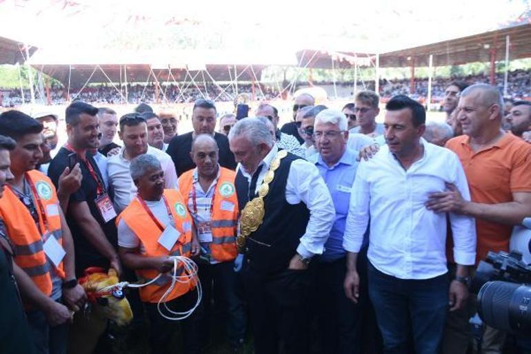 Kırkpınarda, ihalede 4 milyon 22 bin lira veren Selim 14üncü kez ağa oldu