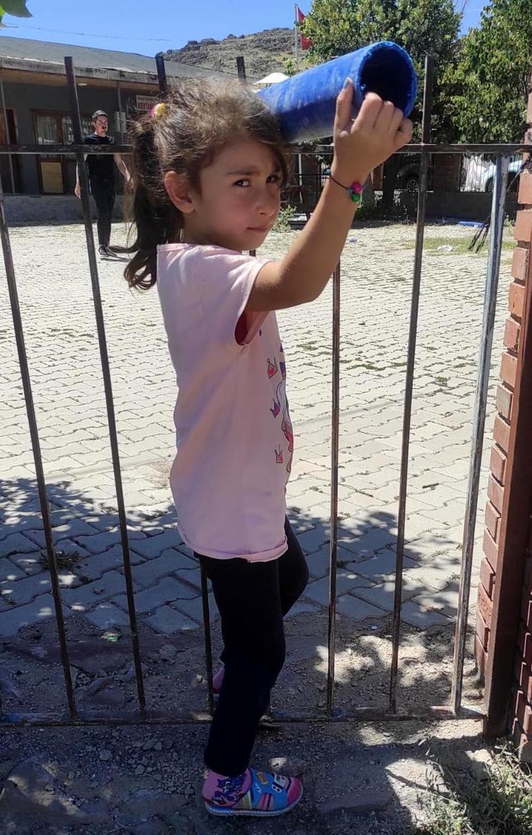 Traktör kazasında kız kardeşlerin ölümü köyü yasa boğdu