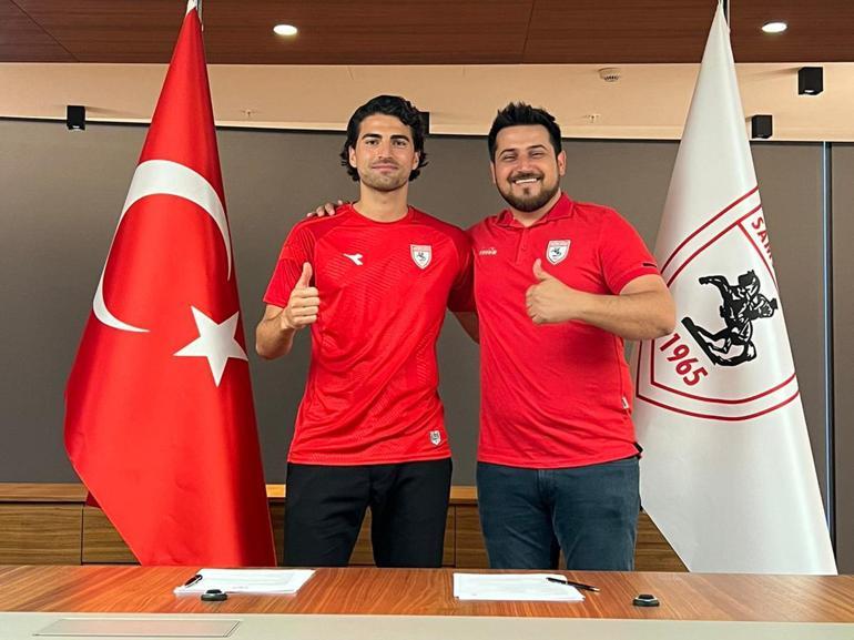 Samsunspor, geçen sezonun gol kralı Ahmet ile sözleşme imzaladı