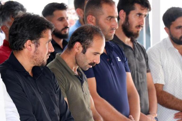 Kırklarelideki otobüs kazasında ölen 5 yaşındaki Berat, toprağa verildi