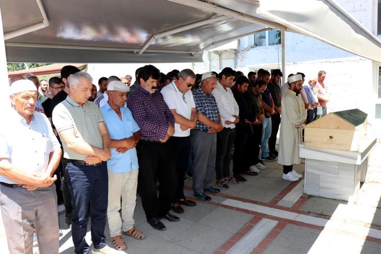 Kırklarelideki otobüs kazasında ölen 5 yaşındaki Berat, toprağa verildi