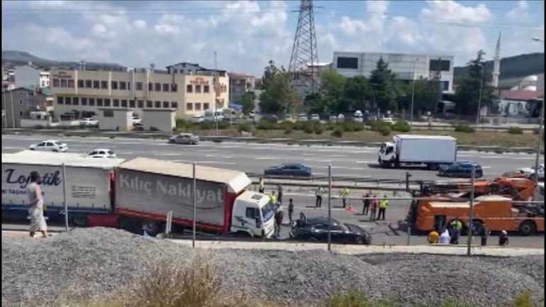 Sultanbeylide zincirleme kaza TEMi kapattı